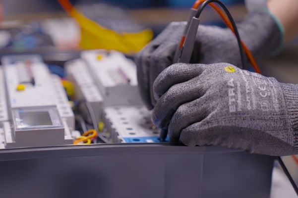 Kokoonpanoa Fiboxin tehtaalla