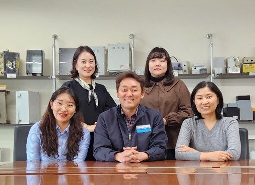 featured image for post: Meet the Fibox Korea Customer Service Team