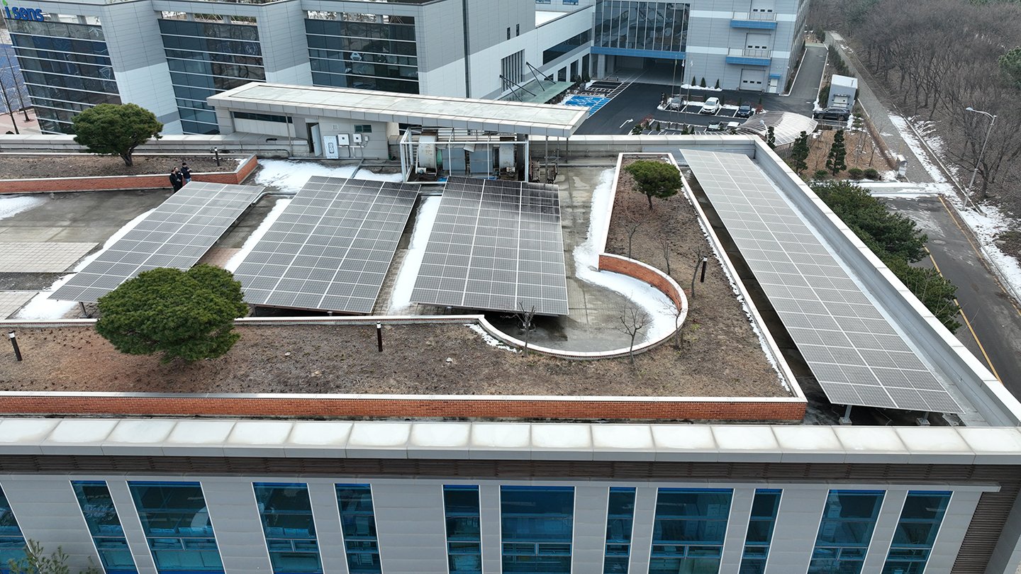 Solar Panel 2 - environment - climate&energy