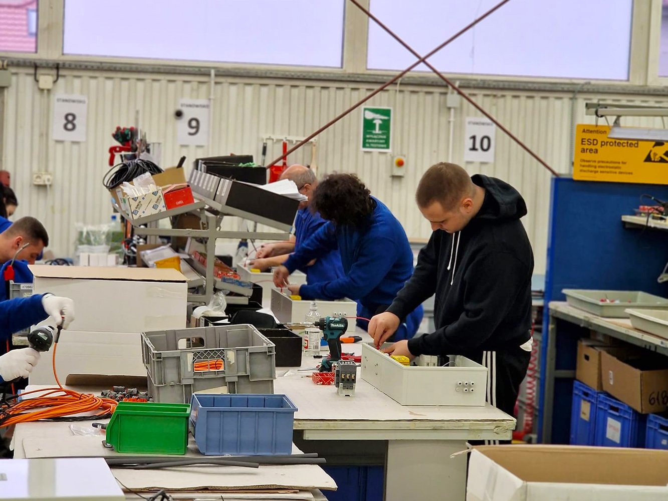 Mitarbeiter arbeiten im Supply Chain Management