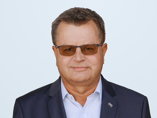 headshot for Arkadiusz Skwira