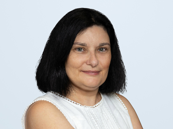 headshot for Valérie Pedrosa